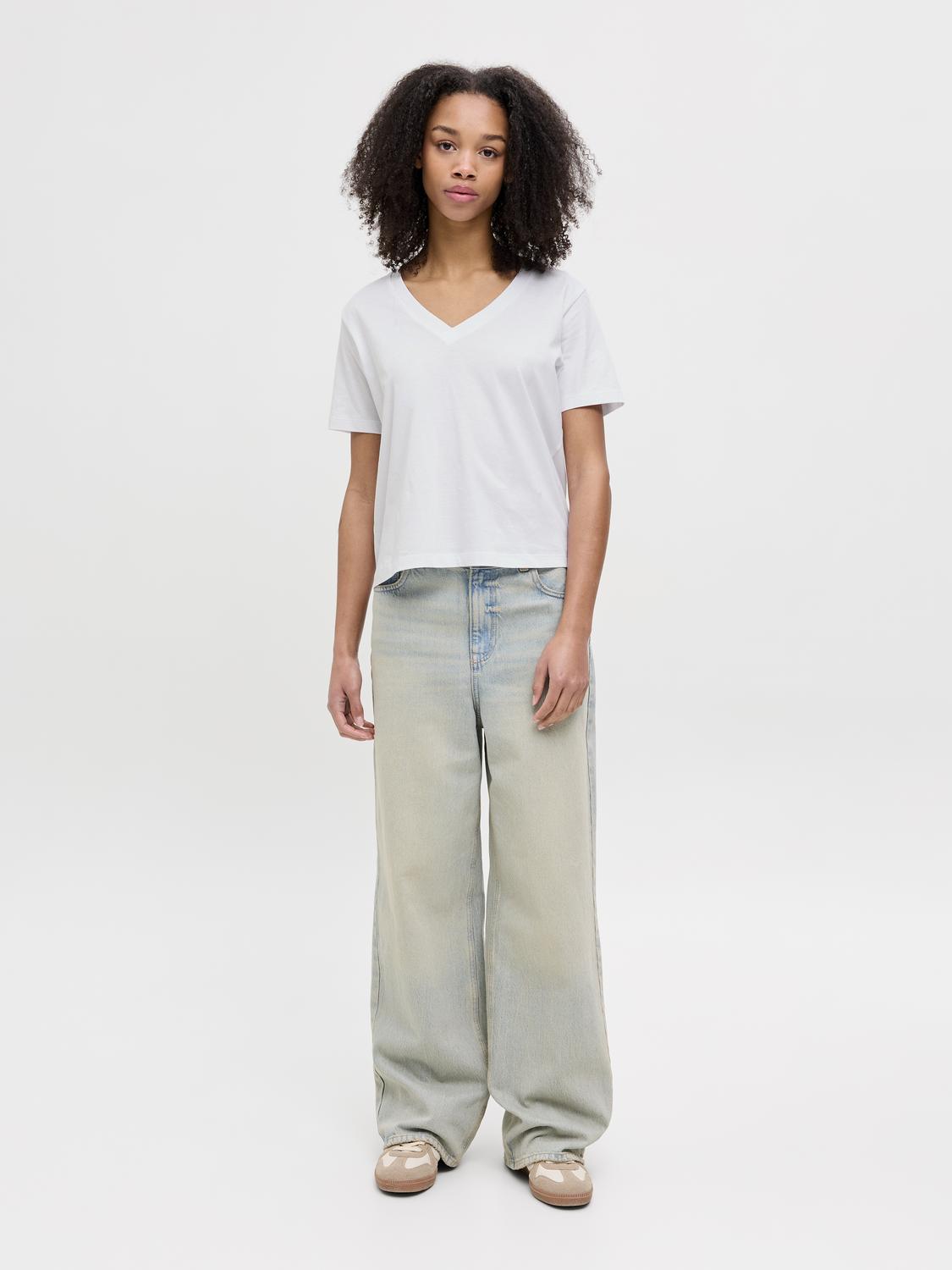 model_shot-front_full